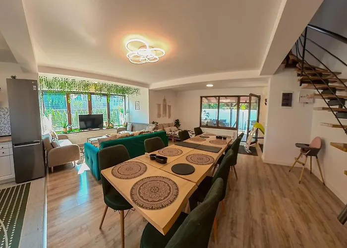 Jungle Family Near Park Aventura,lake,zoo *