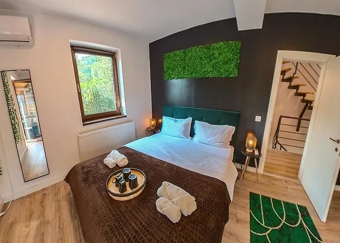 Jungle Family Near Park Aventura,lake,zoo *