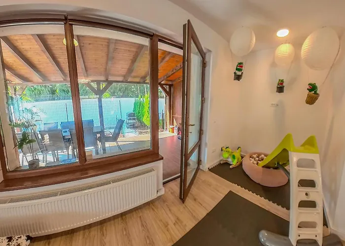 Jungle Family Near Park Aventura,lake,zoo * Брашов